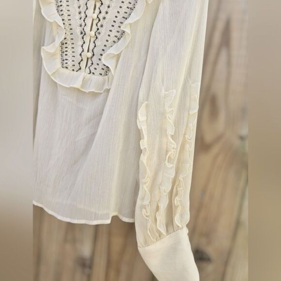 ZARA- Cream Ruffled Blouse. - Picture 5 of 10